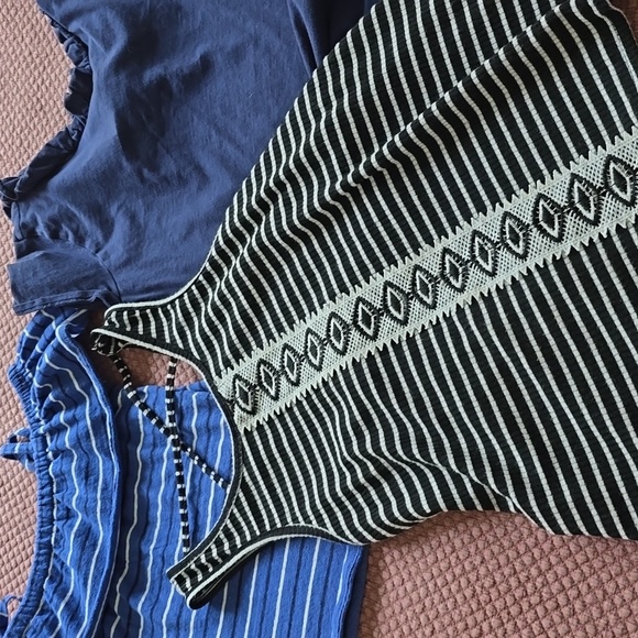 Colorful Summer Girls Graphic and Patterned Tops Set - LOT of 8 - Picture 6 of 11